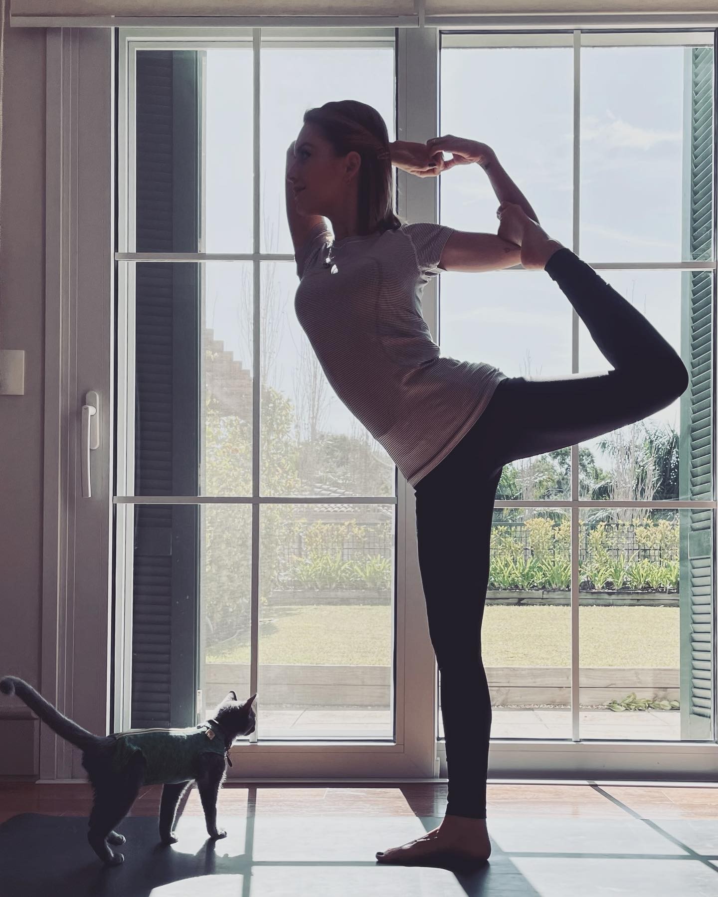 Sandy mostra rotina matinal com yoga e brinca: 'Namastego' (Foto: Reprodução / Instagram)