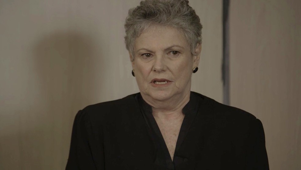 Psiquiatra dá seu parecer sobre Clara. E não é nada bom. (Foto: TV Globo)