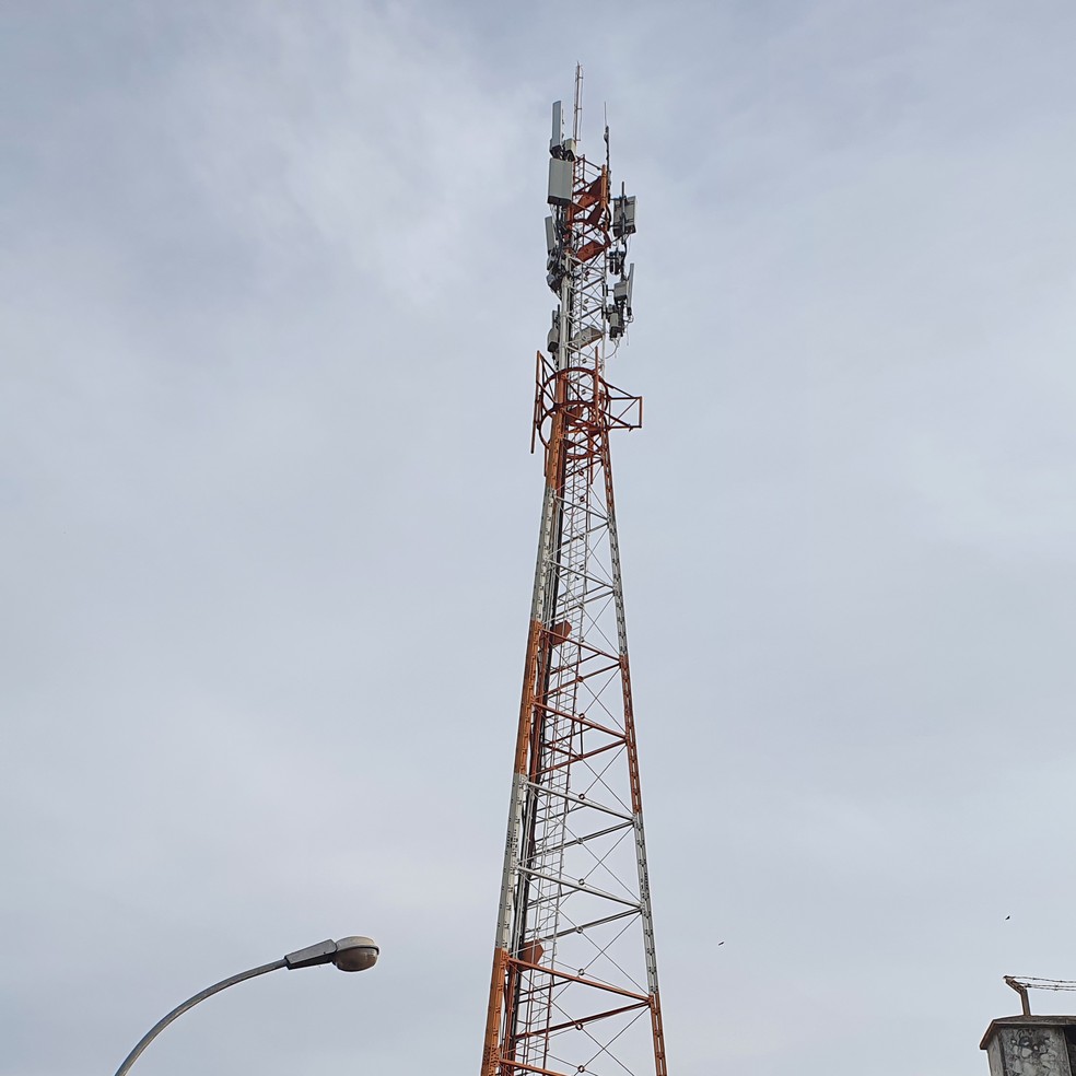 Antena de telefonia móvel instalada na Vila Formosa, em Presidente Prudente (SP) — Foto: Bruna Bonfim/g1