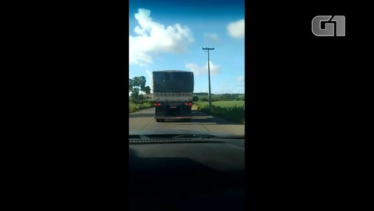 Vídeo mostra perseguição a caminhão desgovernado na PE-60; motorista passou mal ao volante