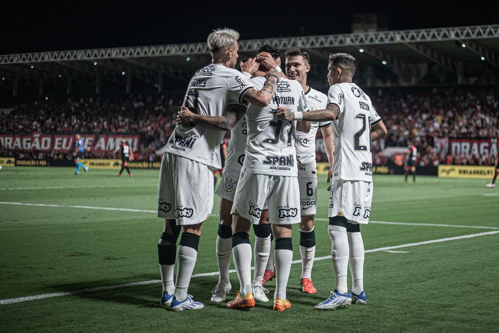 Com o empate entre Palmeiras e Atlético-MG, Corinthians termina a rodada na liderança