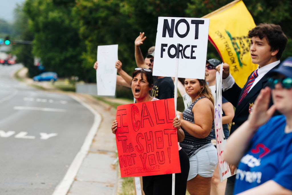 Enfermeiras protestam contra a obrigatoriedade da vacina nos EUA  (Foto: The Washington Post/Getty Images)