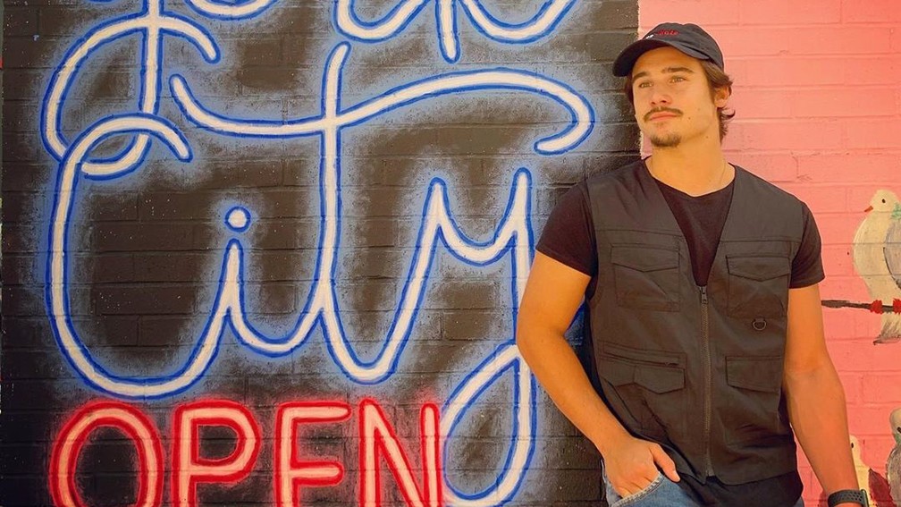 Nicolas Prattes passou algumas semanas em Nova Youk em preparação para um filme — Foto: Reprodução / Instagram