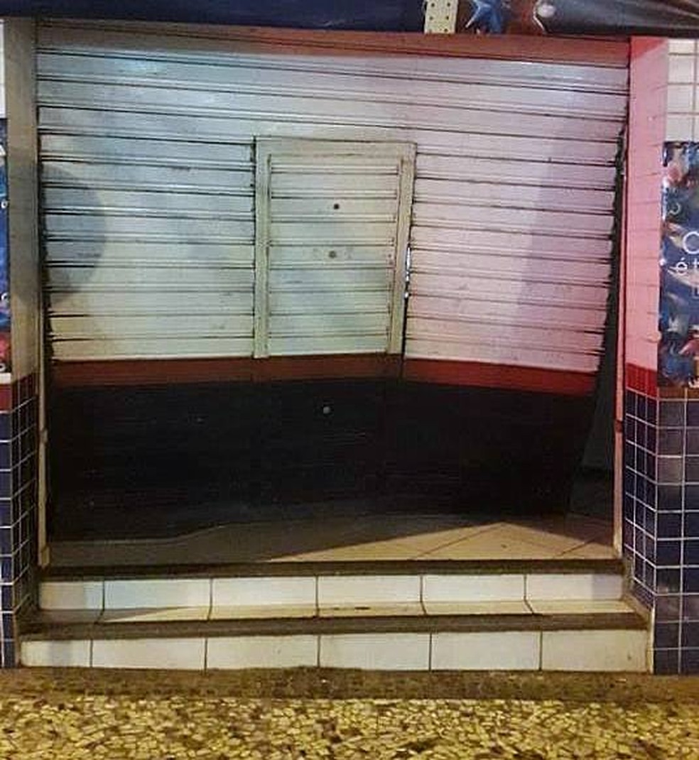 Assaltantes arrombaram loja para furtar em Araras â Foto: Beto Ribeiro RepÃ³rter