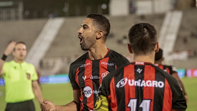 Tréllez em Tombense x Vitória