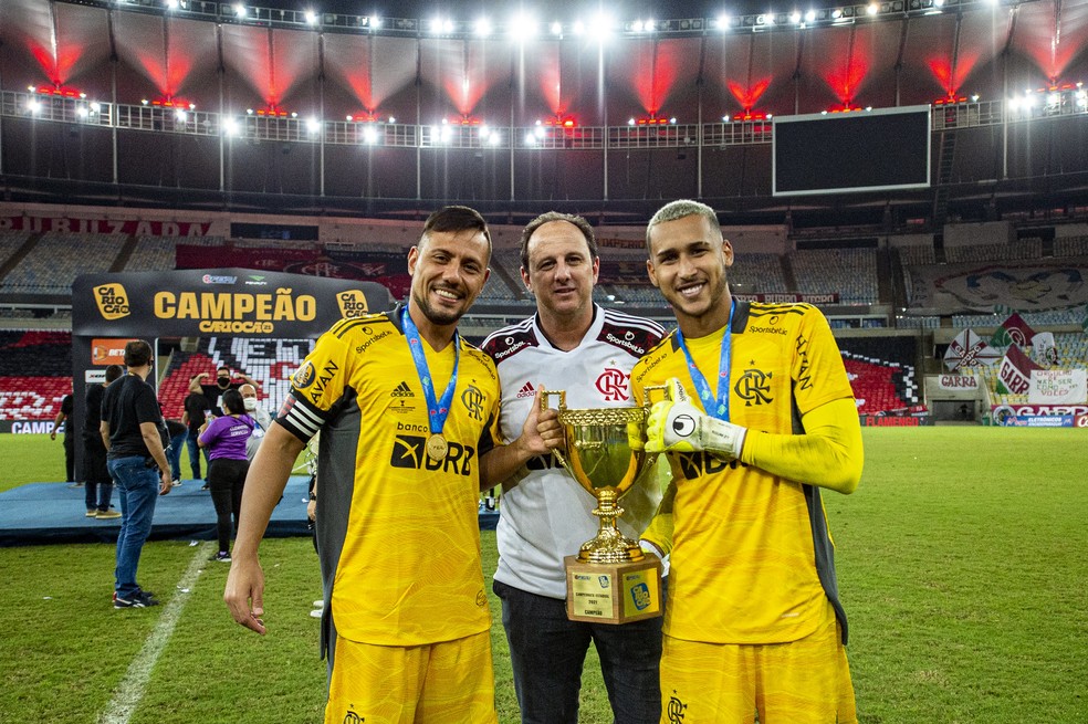 Diego Alves, Rogério Ceni e Gabriel Batista após a conquista do Flamengo no Carioca 2021 — Foto: Marcelo Cortes/Flamengo