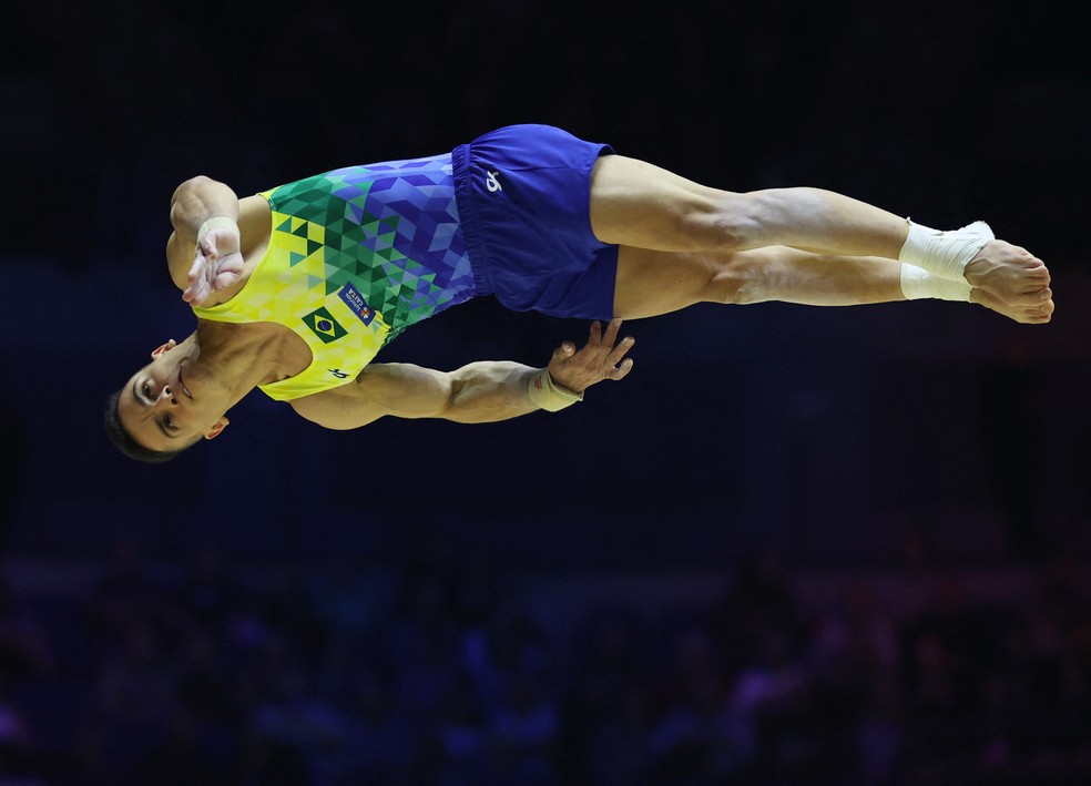 Caio Souza no solo durante o Mundial de Ginástica Artística  — Foto: REUTERS/Phil Noble