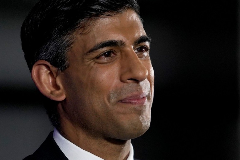 Rishi Sunak, ex-chanceler do Tesouro britânico e candidato a próximo primeiro-ministro, discursa no Centro Rainha Elizabeth II, em Londres, em 12 de julho de 2022 — Foto: Niklas HALLE'N / AFP