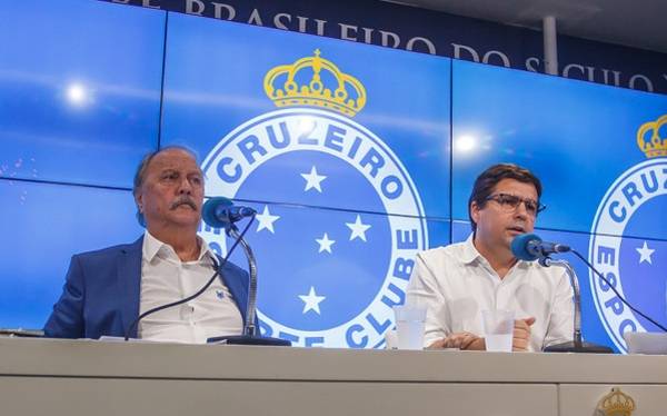 Justiça autoriza bloqueio nas contas de dirigentes do Cruzeiro e ex-empresário de jogador.