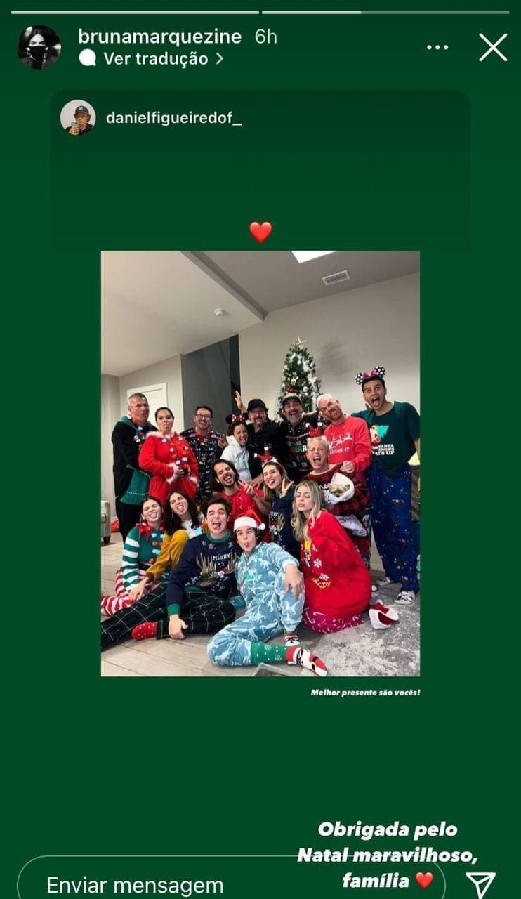 Bruna Marquezine curte Natal em família (Foto: Reprodução / Instagram)