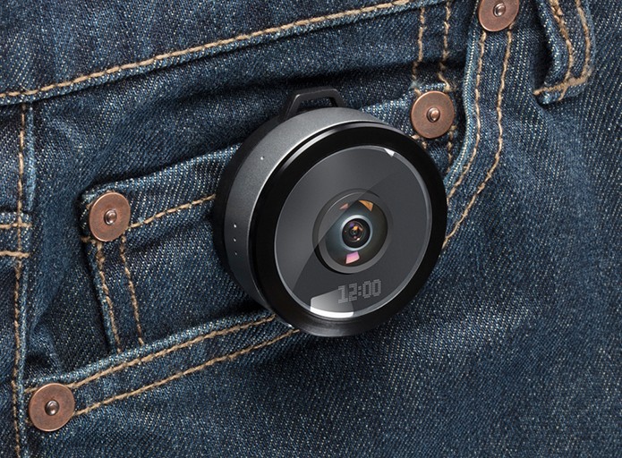 Câmera é pequena e pode ser fixada na roupa (Foto: Reprodução/Indiegogo)