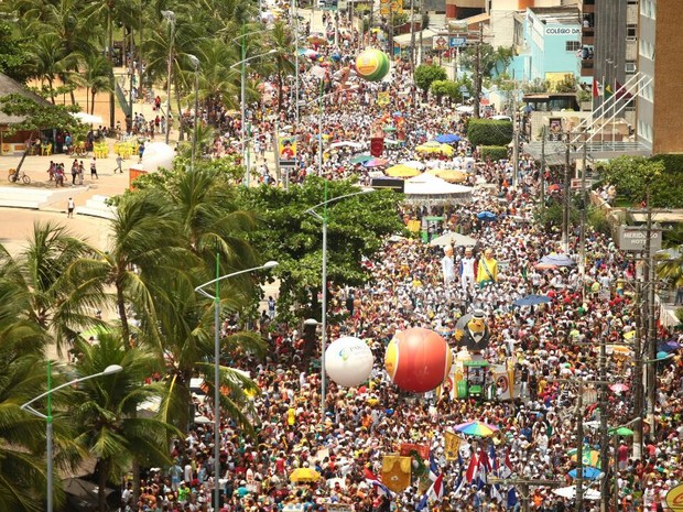 Organização espera 200 mil foliões no desfile de 15 anos do Pinto da Madrugada. (Foto: Jonathan Lins/G1)