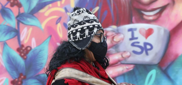 Onda de frio leva à escassez de medicamentos — Foto: Rivaldo Gomes/Folhapress