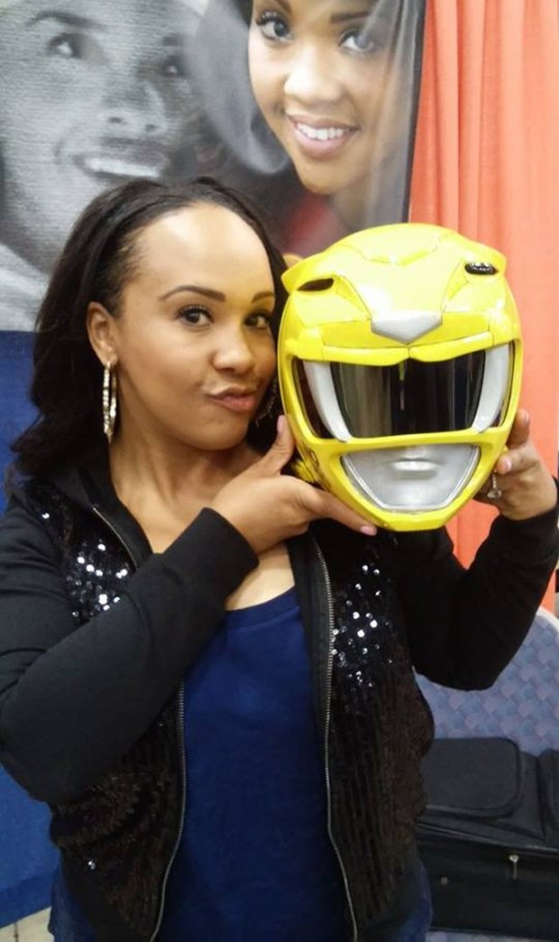 Karan Ashley, a segunda Ranger Amarela, que reuniu o elenco (Foto: Reprodução/Facebook)