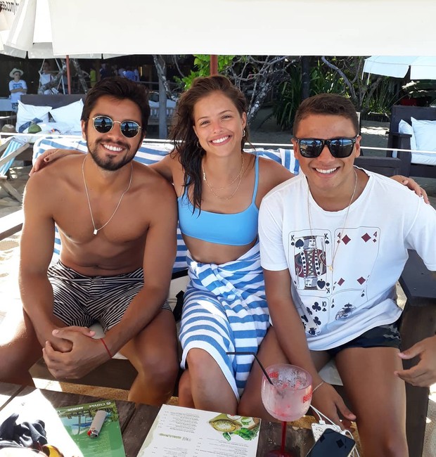 Rodrigo Simas, Agatha Moreira e amigo (Foto: Reprodução/Instagram)