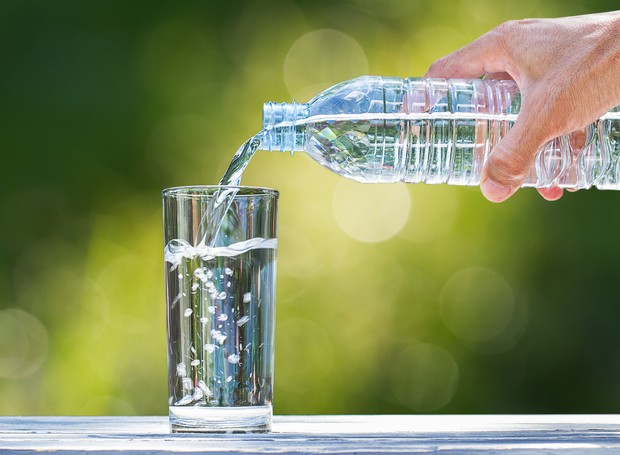 Como beber mais água (Foto: Thinkstock)
