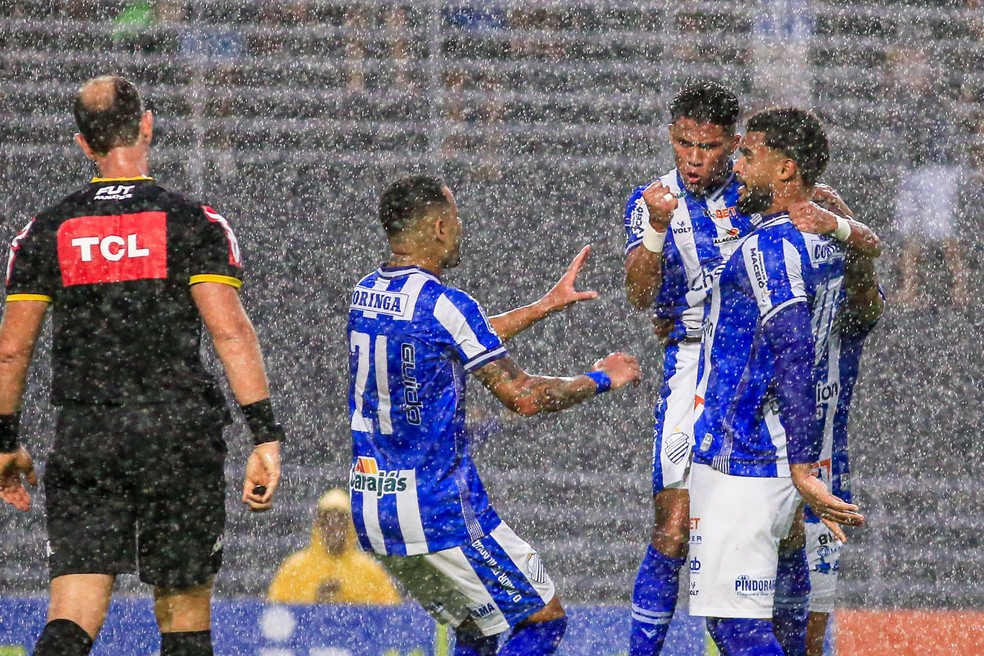 Lucas Marques abriu o placar para o CSA contra o Novorizontino — Foto: Ailton Cruz/Gazeta de Alagoas