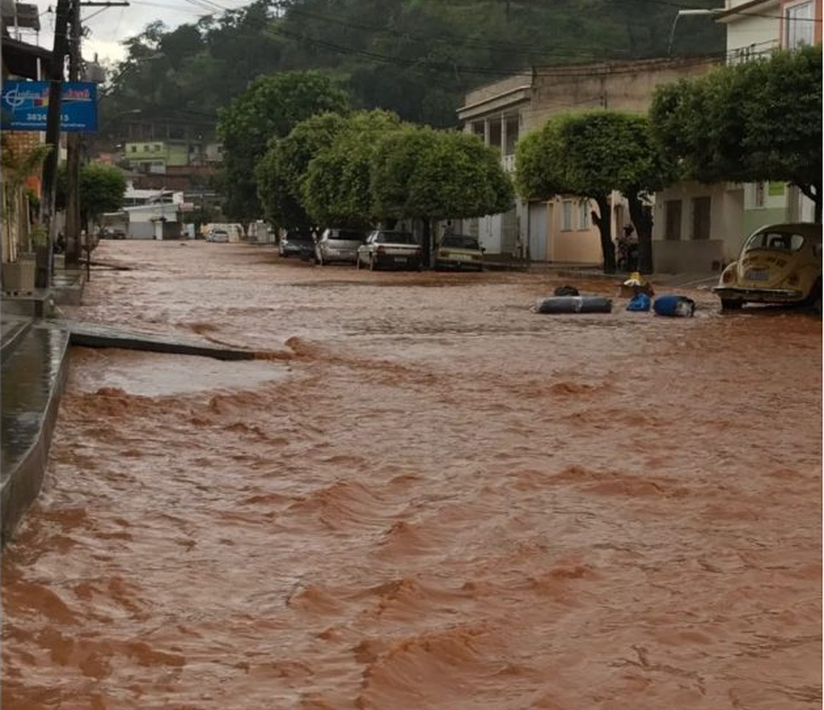 Chuva Forte Deixa Ruas Alagadas Em Itaperuna No Rj Norte Fluminense G1 