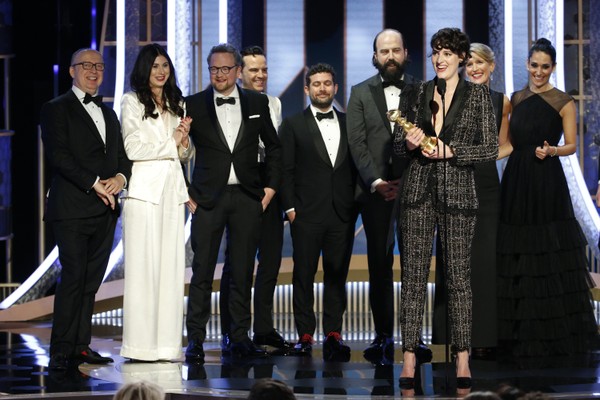Phoebe Waller-Bridge recebe o Globo de Ouro de Melhor Série de Comédia ou Musical por 'Fleabag' (Foto: Getty Images)