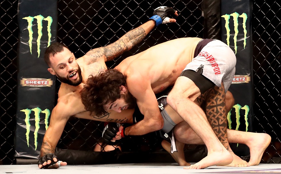 Zabit Magomedsharipov derruba Brandon Davis na vitÃ³ria por finalizaÃ§Ã£o no UFC 228 (Foto: Getty Images)