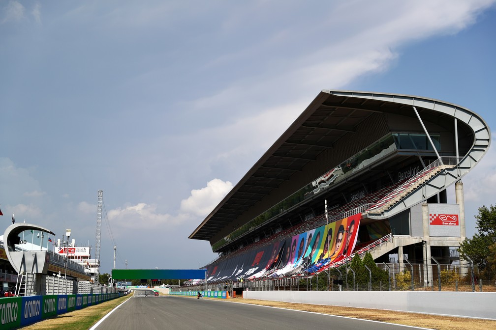 Reta dos boxes do Circuit de Barcelona-Catalunya, sede do GP da Espanha — Foto: Dan Istitene/F1 via Getty Images