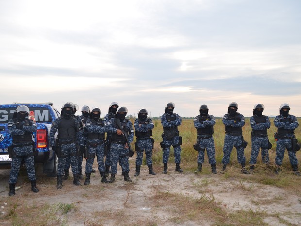 Mais de 40 guardas civis participaram da operação de retirada  (Foto: Neidiana Oliveira/G1)