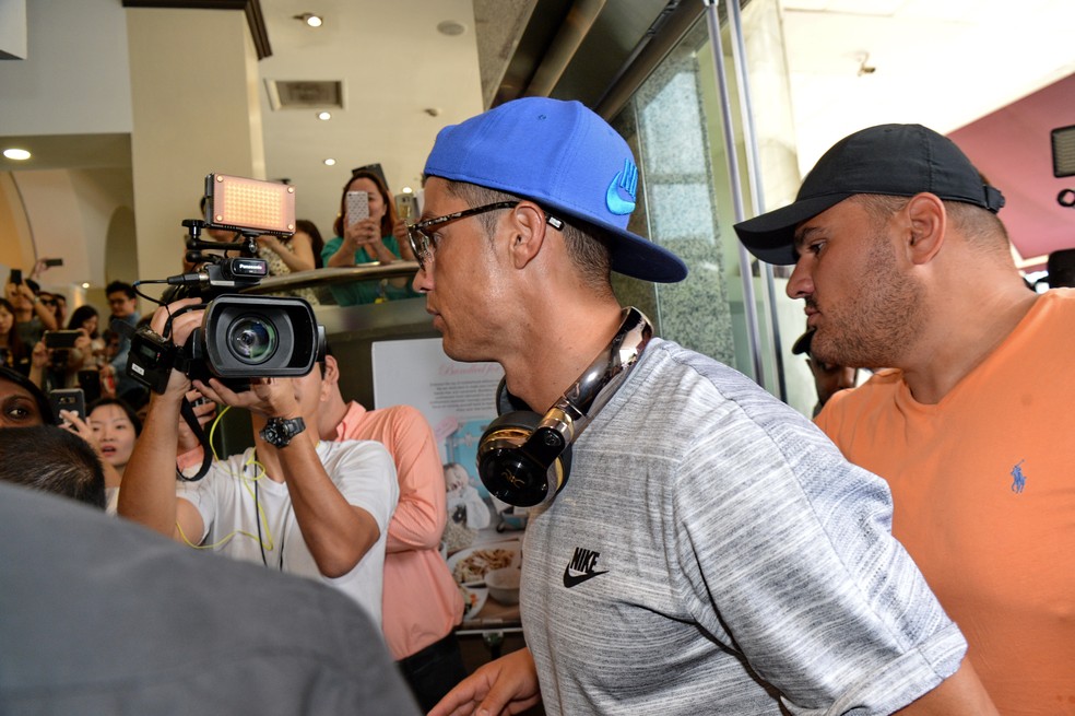 Cristiano Ronaldo está ainda de férias, agora na Ásia, e só se reapresenta ao Real na semana que vem (Foto: AFP)
