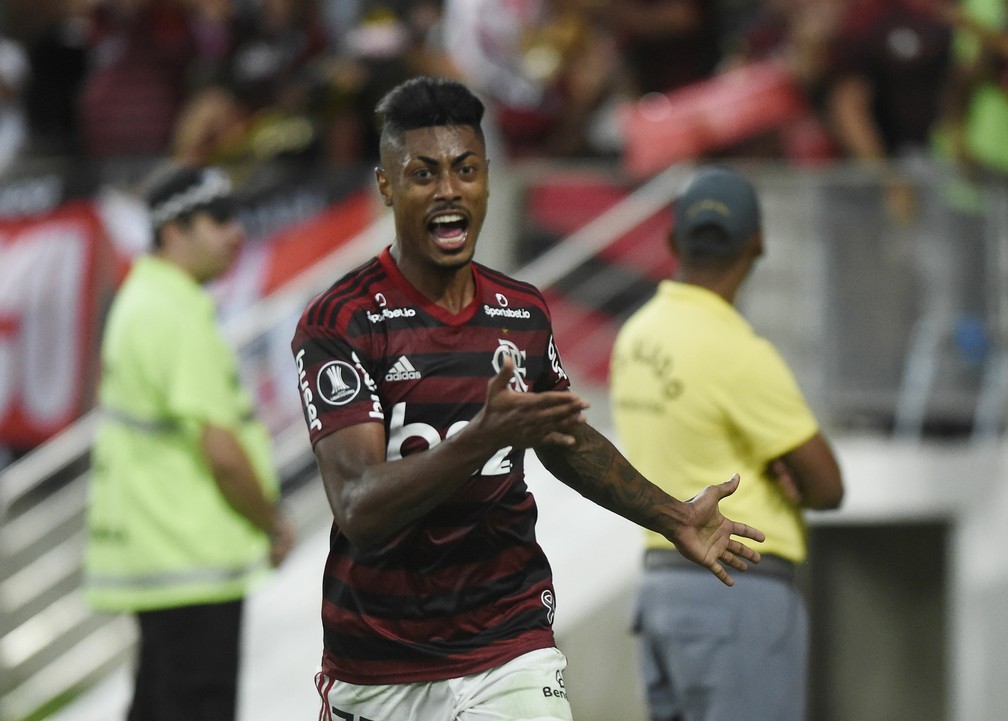 Bruno Henrique comemora gol do Flamengo contra o Gr&ecirc;mio &mdash; Foto: Andr&eacute; Dur&atilde;o / GloboEsporte.com