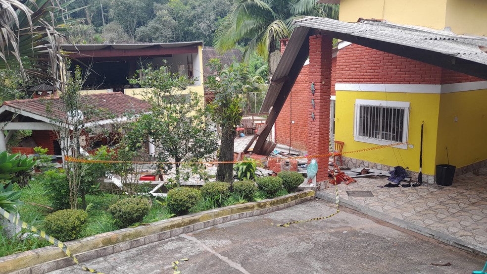 Estrutura cedeu e causou a morte de uma criança em residência de Suzano — Foto: Débora Carvalho/TV Diário