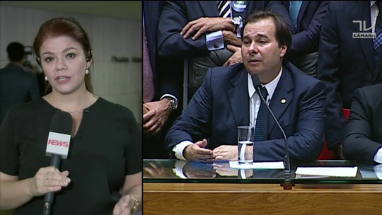 Na ausência de Temer, Maia sanciona texto que afrouxa Lei de Responsabilidade Fiscal