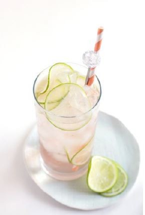 Receita de pink lemonade com álcool (Foto: Divulgação)
