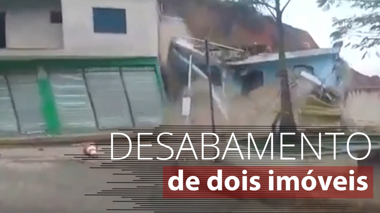 Vídeos mostram desabamento de dois imóveis em Amparo da Serra, MG