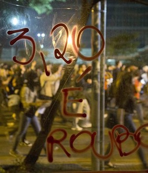 Protesto em São Paulo contra o aumento da tarifa de ônibus (Foto: Agência EFE)