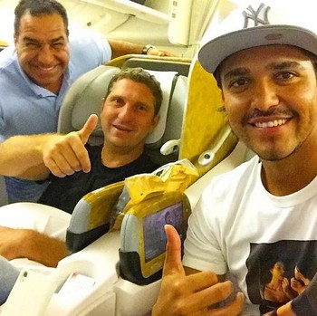 Moreno agradece carinho e posta foto rumo ao novo clube: Partiu China