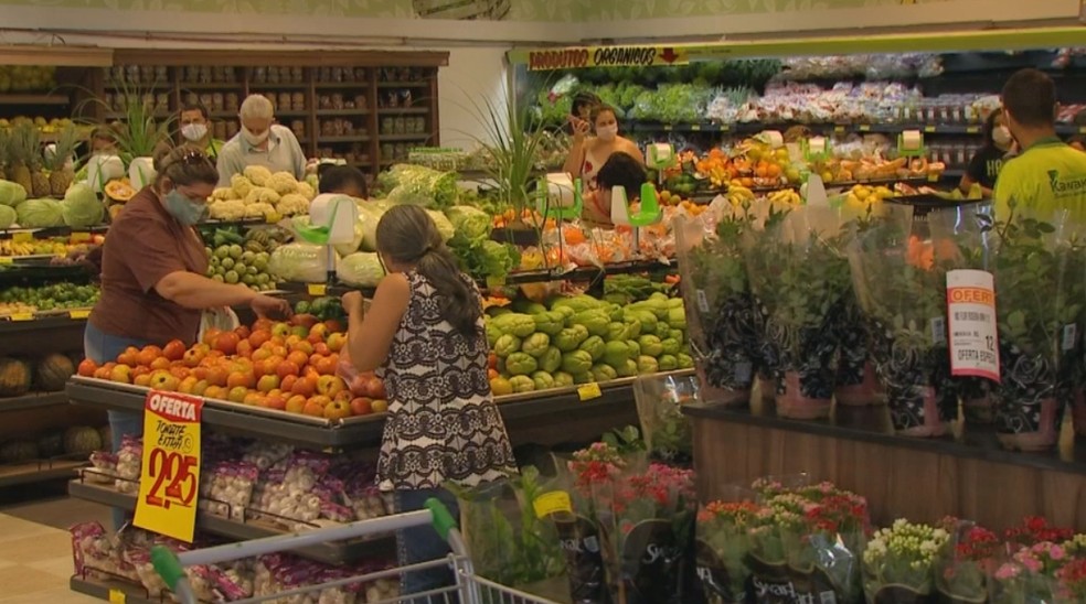 Supermercados voltam a fechar as portas no fim de semana em Rio Preto &mdash; Foto: Reprodu&ccedil;&atilde;o/TV TEM