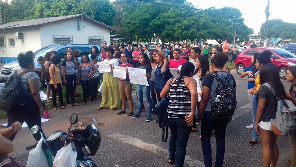 Protesto de alunas na Ufra  (Foto: Divulgação)