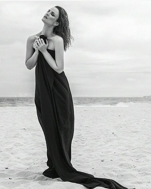 Carolina Kasting posta foto na praia (Foto: Reprodução/Instagram)