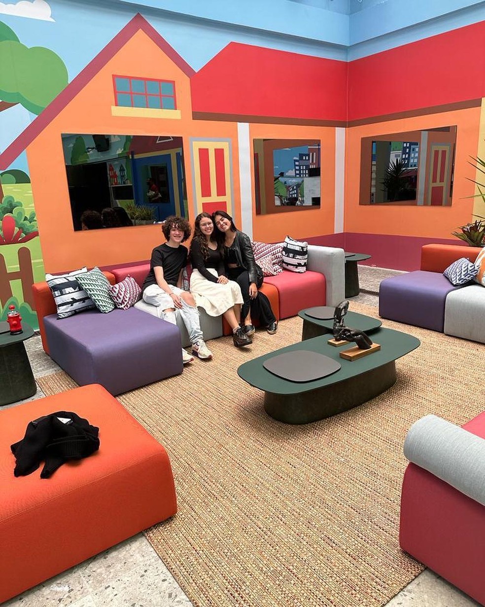 Isabella Furtado e amigos na casa do BBB 23 &mdash; Foto: Reprodu&ccedil;&atilde;o/Instagram