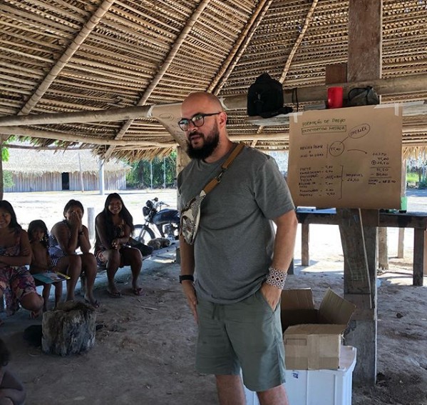 O coordenador do Instituto Kabu, Cleber Araújo, em uma aldeia indígena Baú, do povo Kayapó (Foto: Reprodução/Instagram/Arquivo Pessoal)