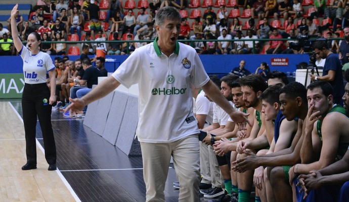 Guerrinha técnico Mogi das Cruzes basquete (Foto: Cairo Oliveira)