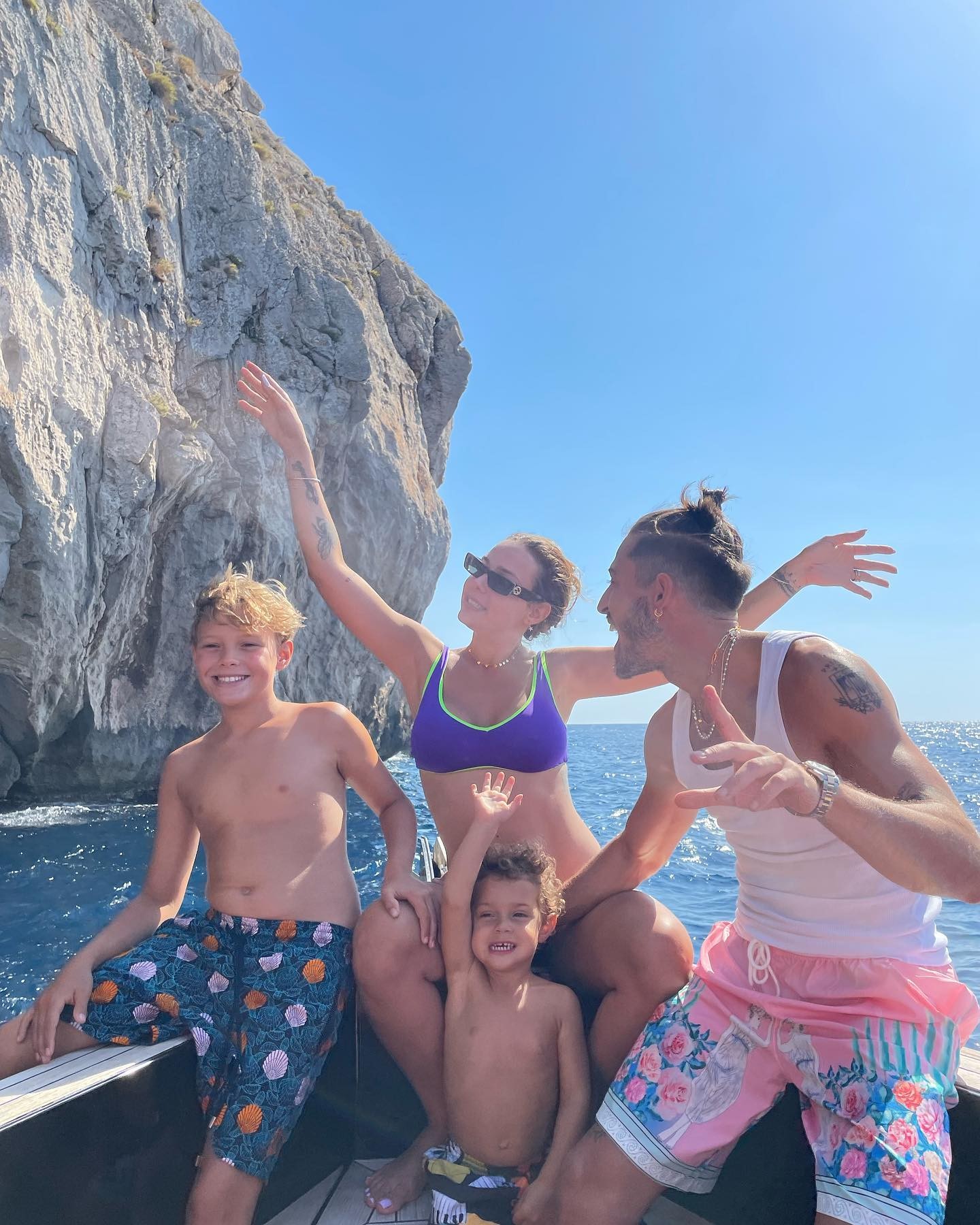 Carol Dantas e Vini Martinez com Davi Lucca e Valentim em Ibiza (Foto: Reprodução/Instagram)