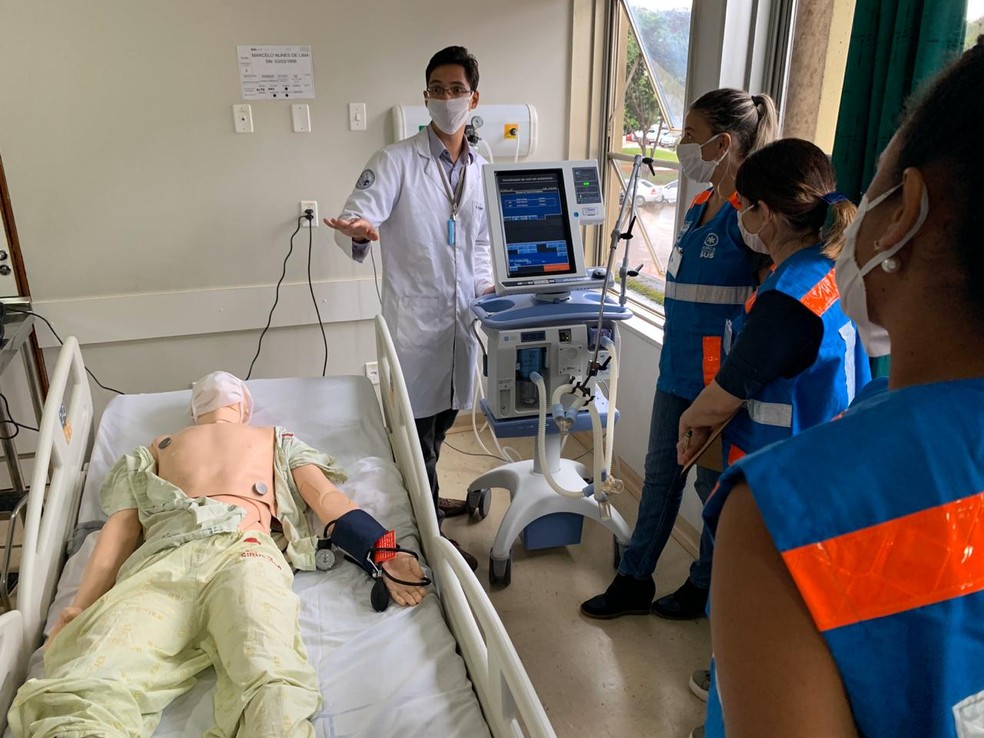 Profissionais de saúde participam de treinamento para enfrentamento ao novo coronavírus no Hospital Universitário de Brasília — Foto: HUB/Divulgação