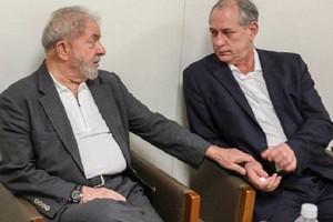 Lula recebeu a visita do governador do Ceará, Camilo Santana, e de Ciro Gomes no Hospital Sírio Libanês em São Paulo