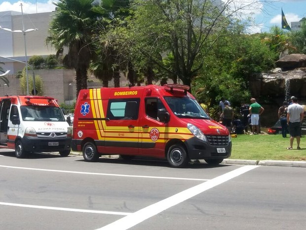 Equipes dos bombeiros e do Samu foram acionadas, mas motorista não resistiu (Foto: Xororó Motoboy/Arquivo pessoal)