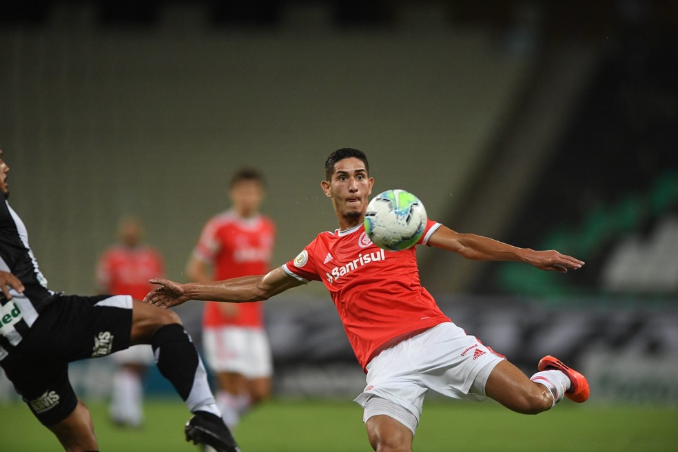 Praxedes virou fiel da balan&ccedil;a no meio de campo do Inter &mdash; Foto: Ricardo Duarte/Divulga&ccedil;&atilde;o, Inter
