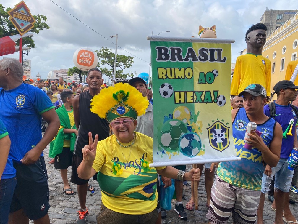 A professora Anilda Melo está confiante na conquista do hexa pela Seleção Brasileira — Foto: Priscilla Aguiar/g1