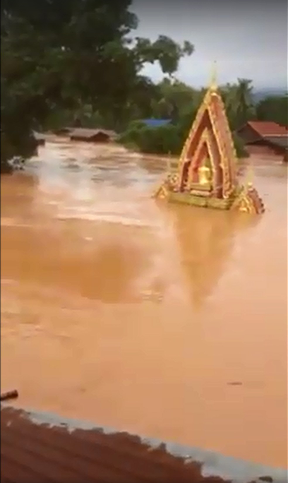 laos iii - Represa se rompe e deixa centenas de desaparecidos no Laos