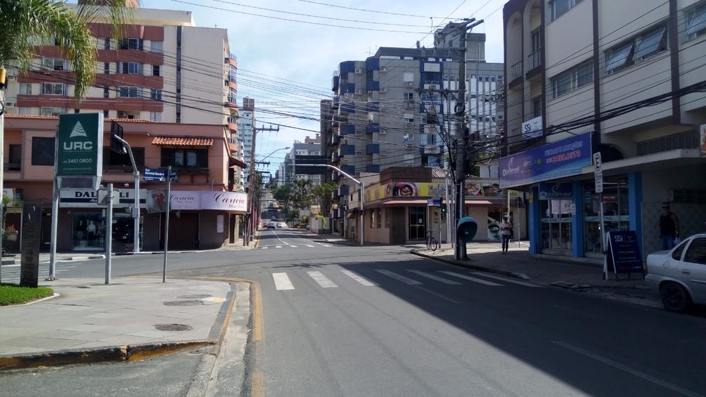 CRICIÚMA - Ruas centrais da principal cidade do Sul de Santa Catarina vazia na manhã desta quinta-feira (26) por causa da quarentena contra o coronavírus  — Foto: Renata Rocha/NSC TV
