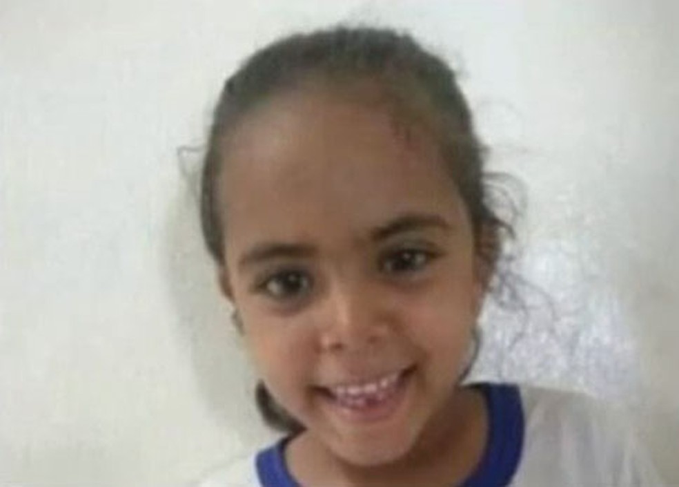 Ana Vitória Oliveira Mercês foi a primeira criança a morrer em decorrência da Covid-19 na cidade de Queimadas (BA) — Foto: Reprodução/TV Bahia
