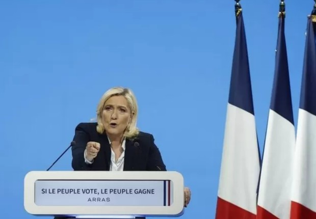Le Pen tem apoio de 44% dos eleitores, aponta Ipsos (Foto: EPA (via BBC))